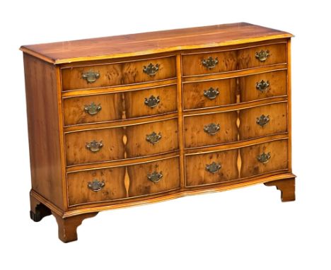 A Georgian style Yew Wood serpentine front chest of drawers on bracket feet. 119x48x82cm 