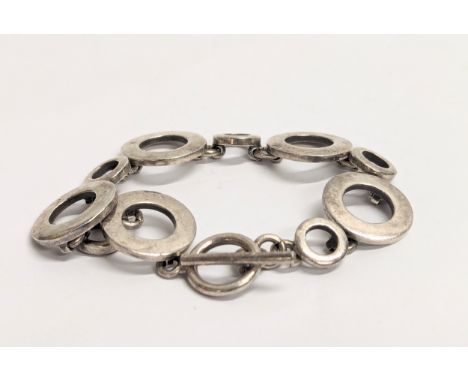 A silver bracelet. Measures 17cm unclasped. 