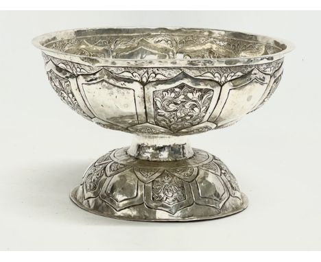 A large late 19th century Indian silver centre piece bowl. 288 grams. 23x14cm 