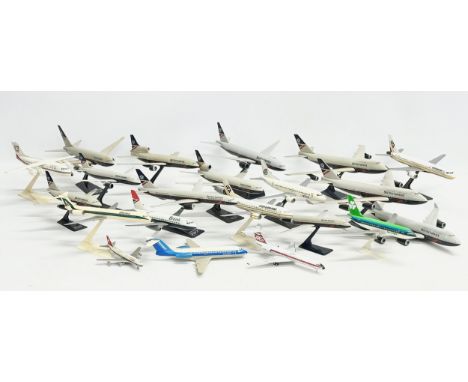 A collection of model airplanes. British Airways, Aer Lingus, Alitalia,. 26x27cm 