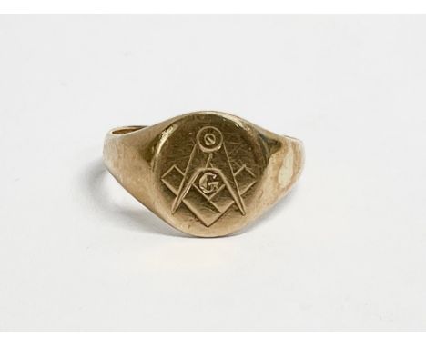 A 9ct gold Masonic ring. 4.4 grams. 