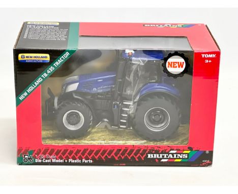 An unused Britains New Holland T8.435 Tractor in box. 1:32 scale. Die-Cast Model and Plastic Parts. 25x13x15cm 