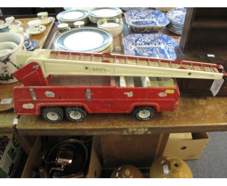 Tin plate tonka fire engine.