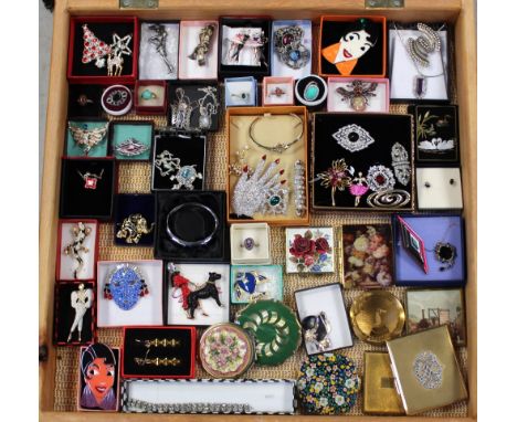 A display case containing various items of jewellery to include a silver and amethyst ring, various silver chains, a pair of 