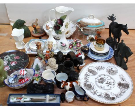 A quantity of ceramics to include a Royal Worcester tureen, Wedgwood bud vase, onyx ornaments, teaware, Hummel figurines, min