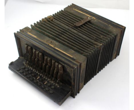 A Viceroy accordion (af).