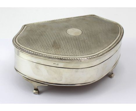 A George V hallmarked silver kidney-shaped engine-turned jewellery box on four pad feet, Deakin & Francis Ltd, Birmingham 191