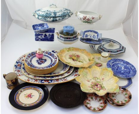 A mixed lot of ceramics to include three graduated Mintons serving plates, a Losol ware tureen and a Mintons blue and white t