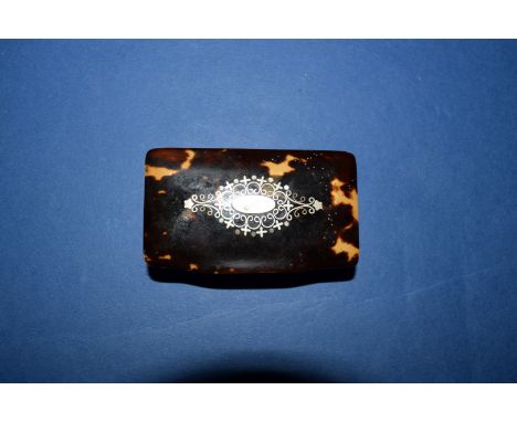 A tortoiseshell and inlaid rectangular snuff box, 7cm wide. 
