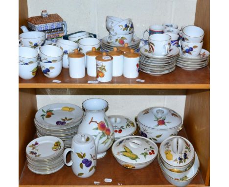A quantity of Royal Worcester Evesham tea and dinner wares 