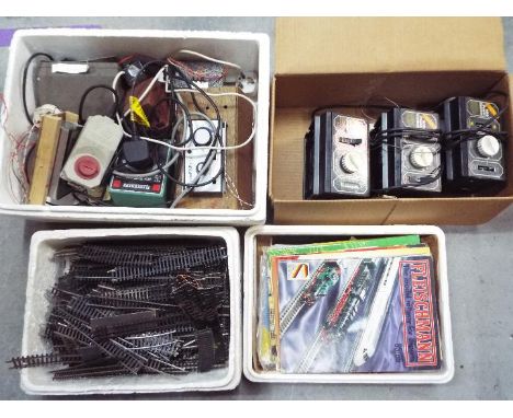 Hornby, Lima, Fleischmann, Others - A quantity of unboxed model railway transformers / controllers including Hornby 902 Circu