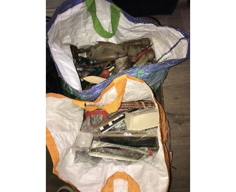 BOX OF TOOLS & FIXINGS