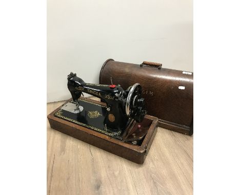 VINTAGE MANUAL SINGER SEWING MACHINE