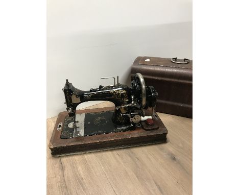 VINTAGE MANUAL SEWING MACHINE IN CASE