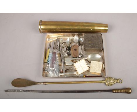 A small quantity of collectables. To include a York &amp; Lancaster regimental badge, a Royal Army Medical Corps badge, four 