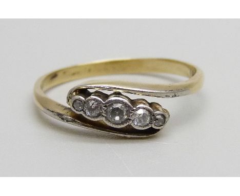 A vintage Art Deco 18ct gold, five stone diamond ring, 2.6g, P 