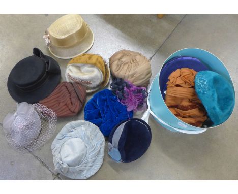 A collection of eighteen lady's vintage hats, berets and hat boxes, UK and USA 