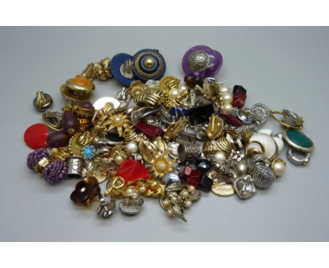 Fifty pairs of vintage clip-on earrings 