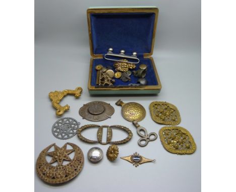 A collection of vintage buckles, etc. 
