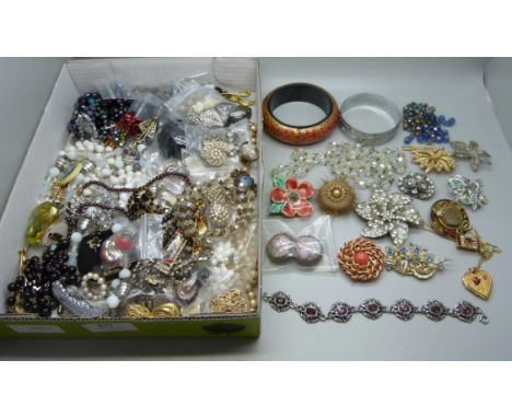 A collection of vintage and later costume jewellery 