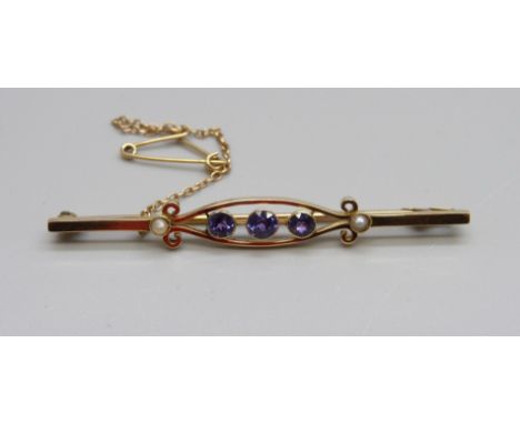 A 15ct gold, amethyst and seed pearl brooch, 4g 