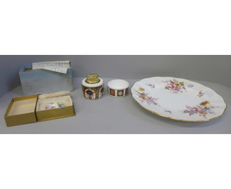 A Royal Crown Derby Imari table lighter, boxed, Derby Posies plate and flower brooch 
