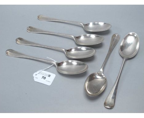 Six Edwardian Hallmarked Silver Rattail Pattern Table Spoons, William Hutton & Sons, London 1902, (470grams). 