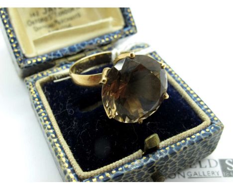 A Vintage Smokey Quartz Single Stone Ring, the round stone circular claw set within abstract petal style setting, to uniform 