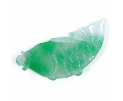 A Chinese carved green jade fish pendant, length 5cm 