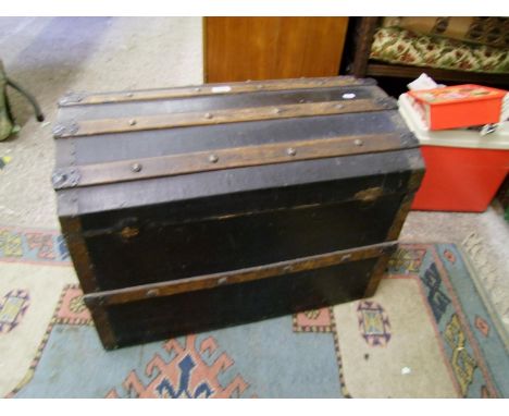 Domed topped travel trunk: 