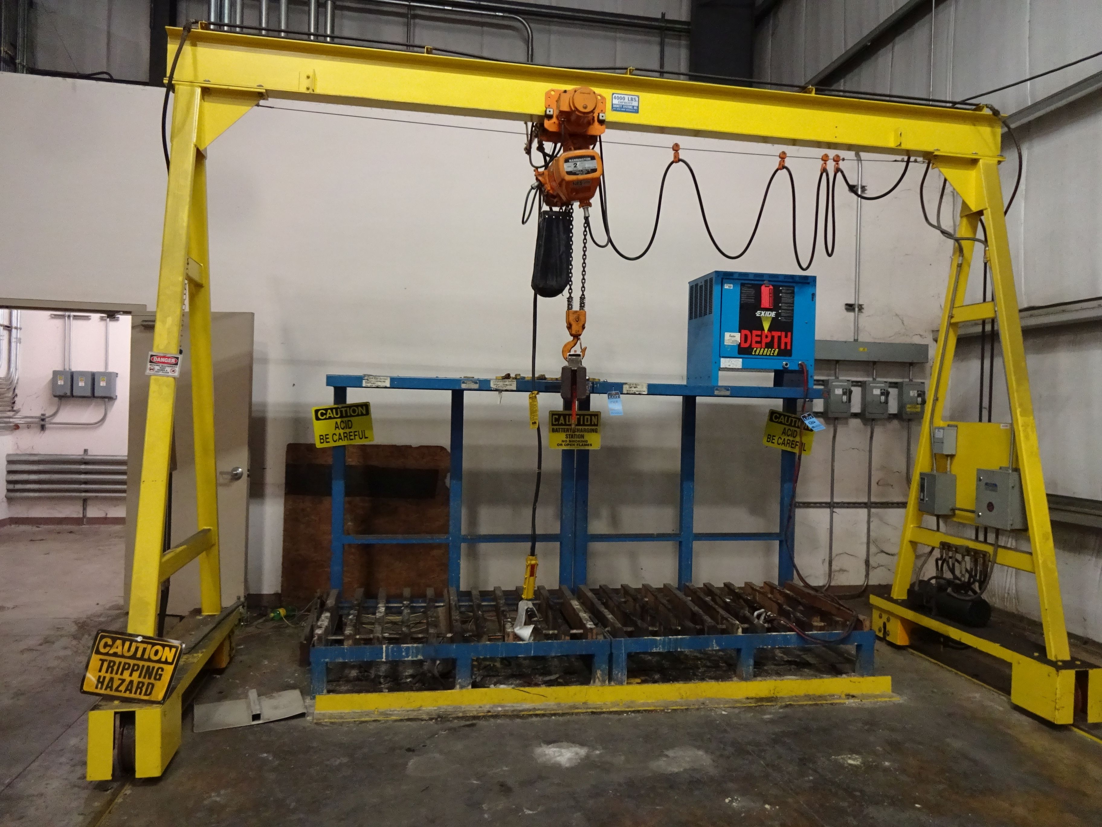 4,000 LB. SACKET SYSTEM AFRAME ELECTRIC LIFT TRUCK BATTERY CHANGING