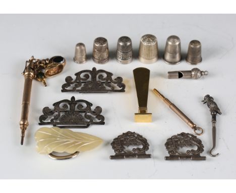 A group of objects of virtu, comprising a silver thimble, Birmingham 1916, another silver thimble, Birmingham 1914, four furt