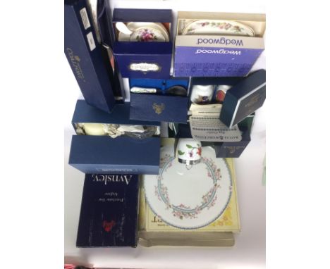 A collection of boxed collector's china including Wedgwood, Royal Worcester and Coalport examples. Shipping category D.