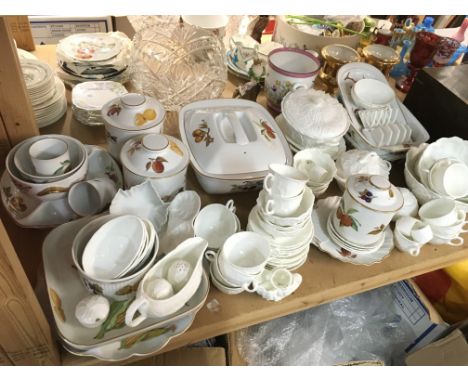 Royal Worcester Evesham and Coalport countryware. No obvious damage or restoration. Postage category D