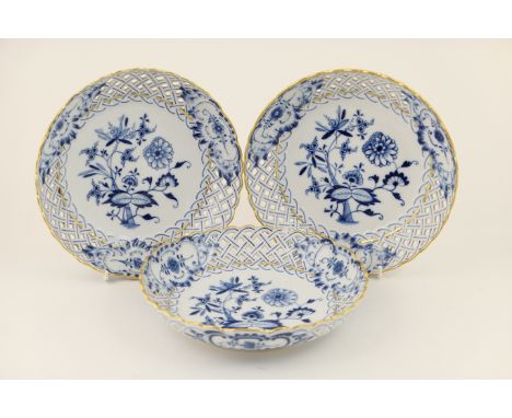 Three Meissen Onion pattern dishes, circa 1900-10, each with a lattice border, decorated in underglaze blue with a gilt scall