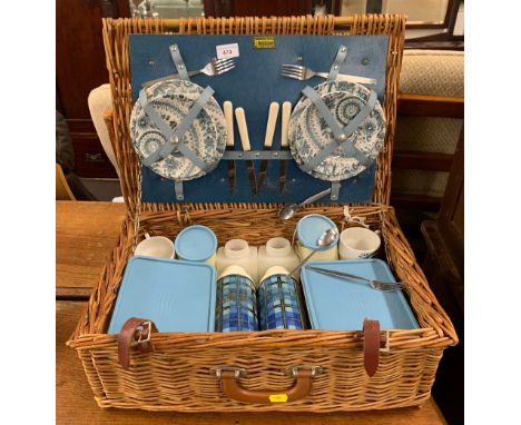 Braxton picnic hamper 