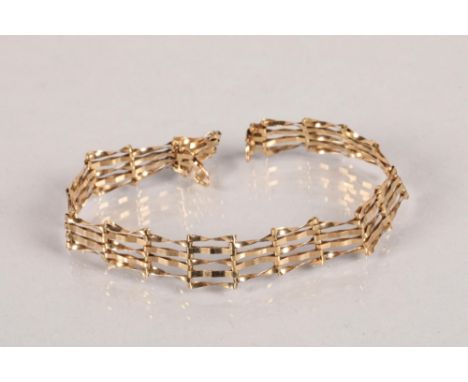 9 carat yellow gold gate link bracelet; 3.7g 