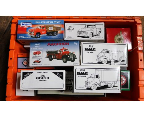 20 First Gear American Trucks. 2x 1952 GMC Dry Goods Van, Country Store and Miss Bardahl. Freightliner FLD 120 Conventional T