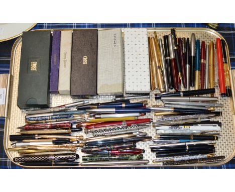 TRAY WITH LARGE COLLECTION OF VARIOUS VINTAGE PENS, PARKER, CONWAY STEWART ETC     