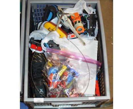 BOX CONTAINING VARIOUS VINTAGE TOYS, MODEL VEHICLES, MATCHBOX, DINKY ETC     