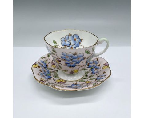 This Springdale patterned tea cup and saucer have an incredibly unique coloring. Set on a pink background with gold trim, lig