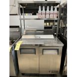 Comptoir de Préparation TRUE, en Acier Inox. mod: TSSU-36-8, 2-portes, avec (4) Drop-ins, 36'' x