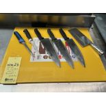 LOT de (6) Couteaux BERTOLDI varies, avec Planche