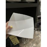 LOT de (56) Assiettes Carrées Blanches