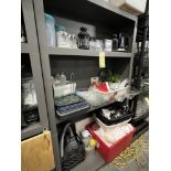 Gros LOT d'Items variés sur Étagère