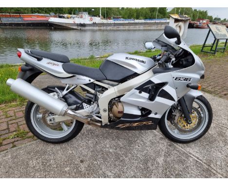 2002 Kawasaki ZX6-R A1P, 636cc. Registration number YP02 ELW. Frame number JKBZX636AAA004069. Engine number ZX636AE003512. PL