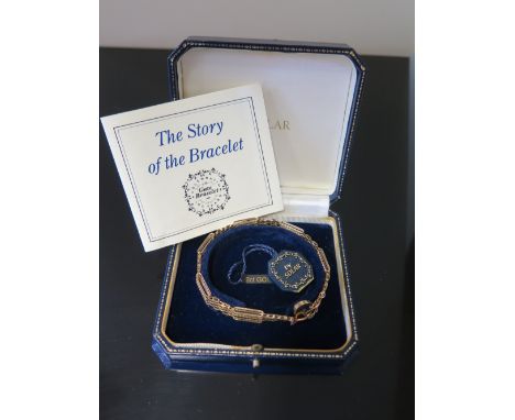 A 9ct Gold Hinged Bangle with chased foliate scroll decoration, 13.4 g NO CARD PAYMENTS OVER THE PHONE TAKEN
