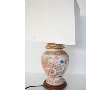 Ceramic base table lamp 