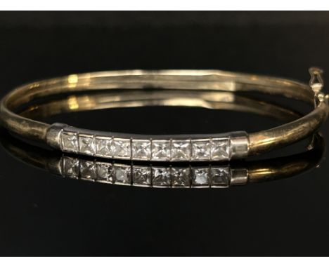 9ct Gold bangle set with 9 stones 5g