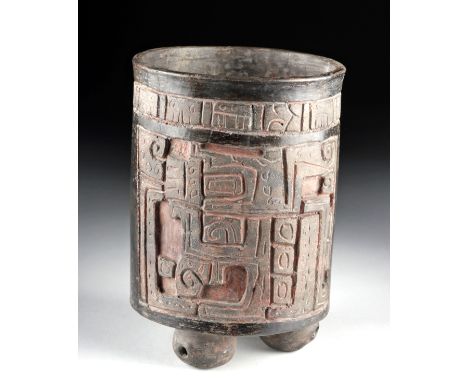 Pre-Columbian, Honduras, Ulua Valley, Maya, Late Classic Period, ca. 550 to 850 CE. A wonderful hand-built blackware pottery 